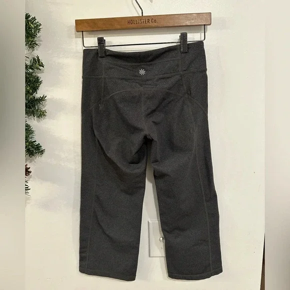 Athleta Womens Small Y2K Kick Booty Straight Leg Crop Legging Gray Capri Yoga - Picture 4 of 6